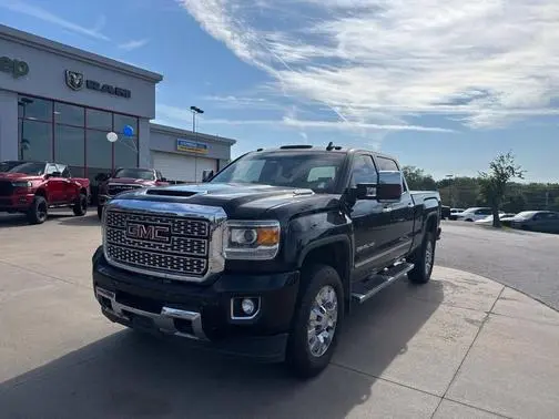 2018 GMC Sierra 2500HD Denali 4WD photo