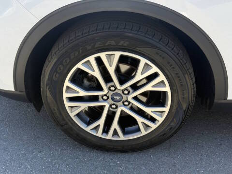 2021 Ford Escape SEL AWD photo