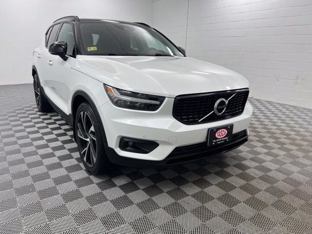 2021 Volvo XC40 R-Design AWD photo