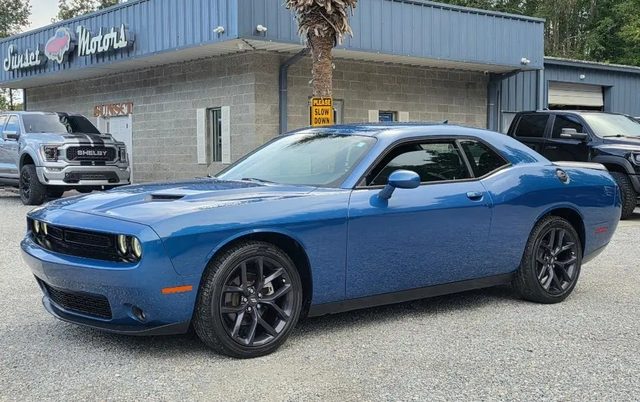2021 Dodge Challenger SXT RWD photo