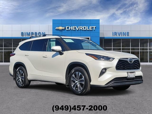 2021 Toyota Highlander XLE FWD photo