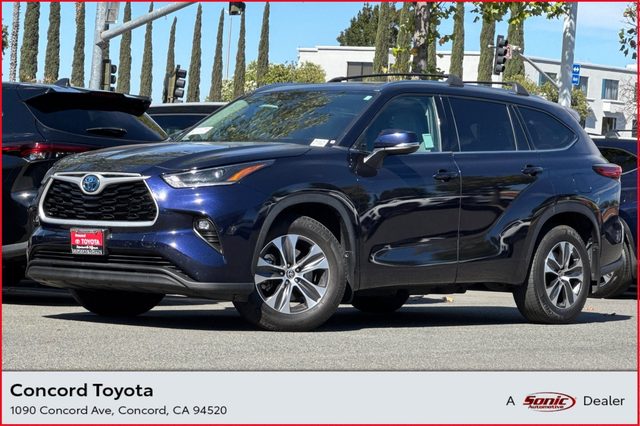 2021 Toyota Highlander Hybrid XLE AWD photo
