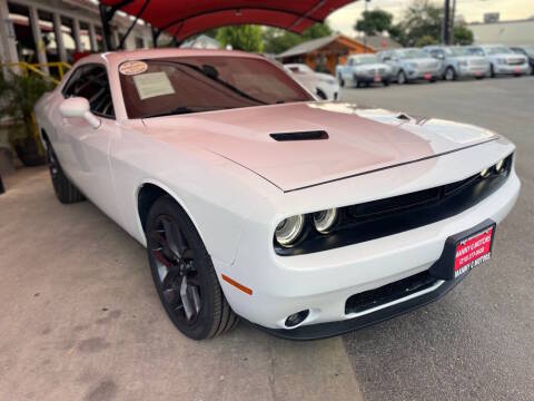 2021 Dodge Challenger SXT RWD photo