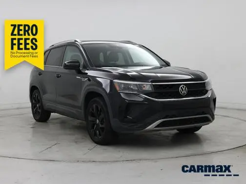 2022 Volkswagen Taos SE AWD photo