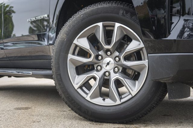 2021 Chevrolet Suburban High Country 4WD photo