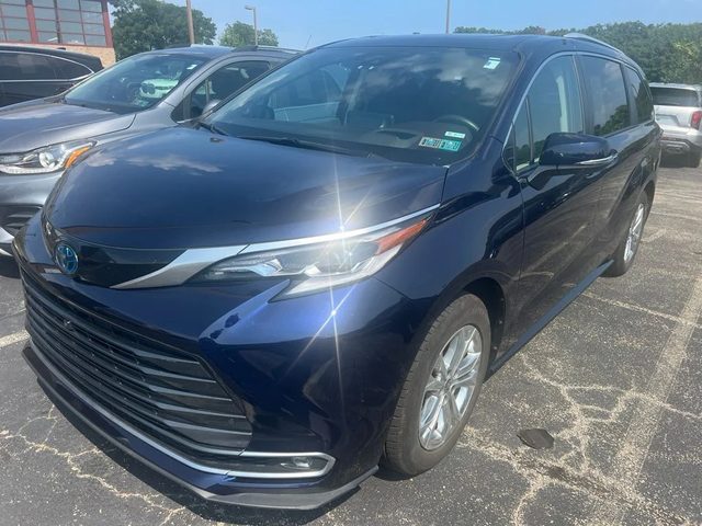 2021 Toyota Sienna Platinum AWD photo