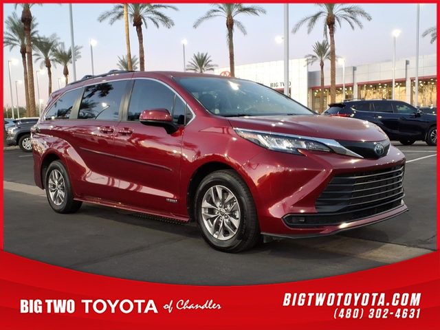 2021 Toyota Sienna LE FWD photo