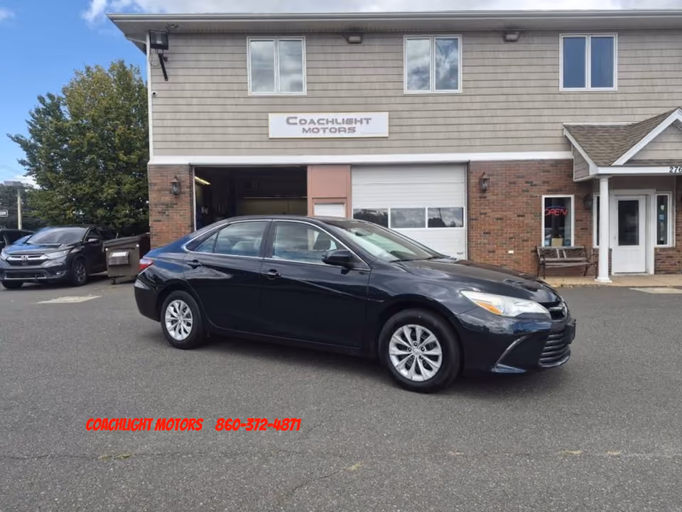 2015 Toyota Camry LE FWD photo