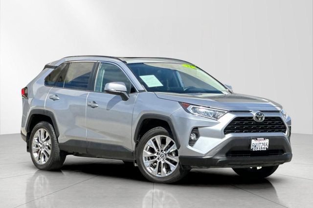 2021 Toyota RAV4 XLE Premium FWD photo