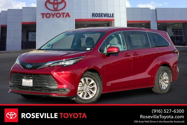 2021 Toyota Sienna LE FWD photo