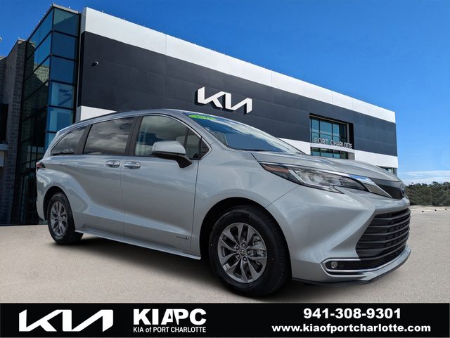 2021 Toyota Sienna XLE FWD photo