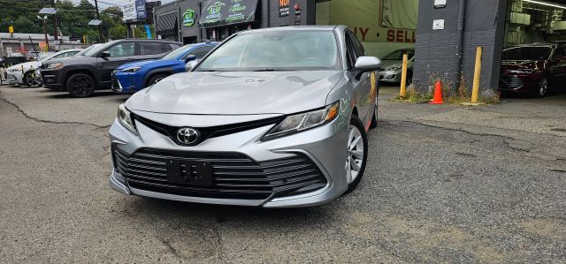 2021 Toyota Camry LE FWD photo