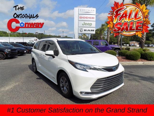 2021 Toyota Sienna XLE FWD photo