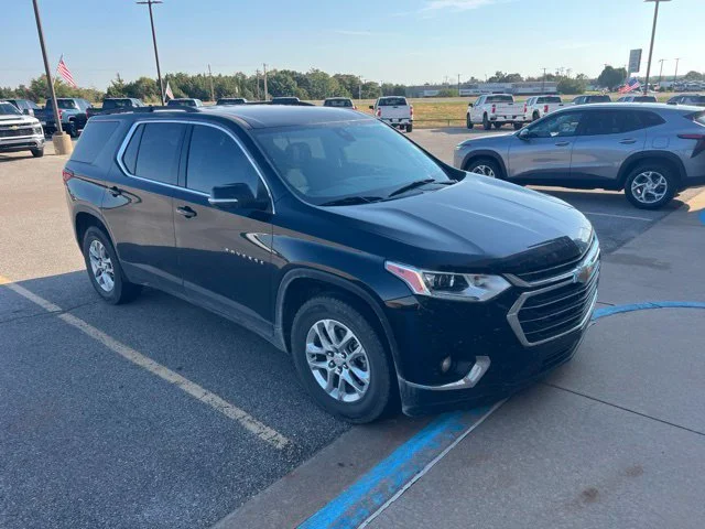 2021 Chevrolet Traverse LT Cloth FWD photo