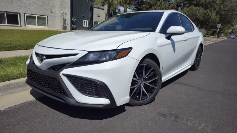 2021 Toyota Camry SE FWD photo