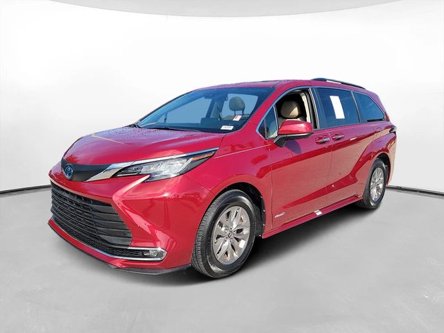 2021 Toyota Sienna XLE FWD photo