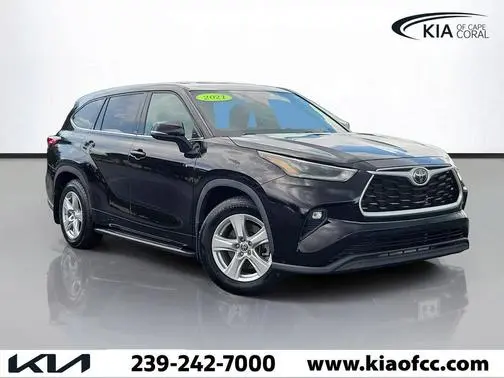 2021 Toyota Highlander LE FWD photo