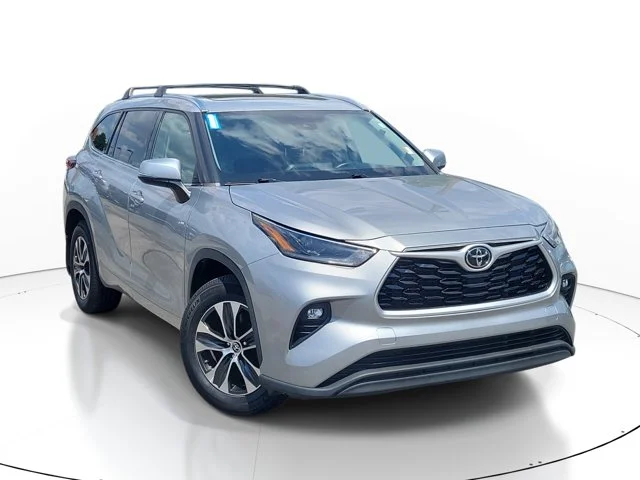 2021 Toyota Highlander XLE FWD photo