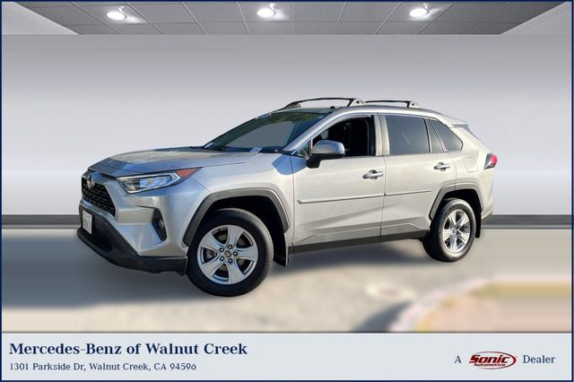 2021 Toyota RAV4 XLE FWD photo