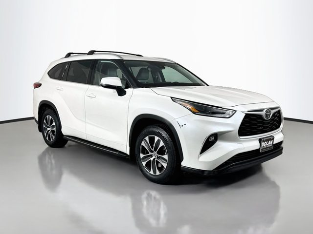 2021 Toyota Highlander XLE AWD photo