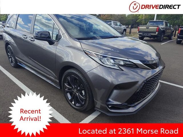 2021 Toyota Sienna XSE FWD photo