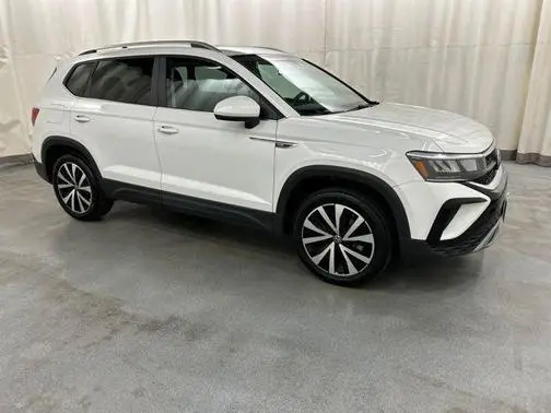 2022 Volkswagen Taos SE AWD photo