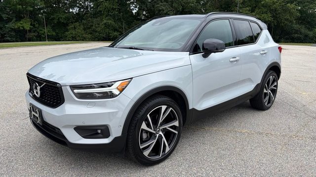 2021 Volvo XC40 R-Design AWD photo