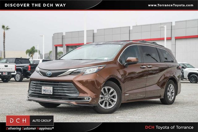 2021 Toyota Sienna XLE FWD photo