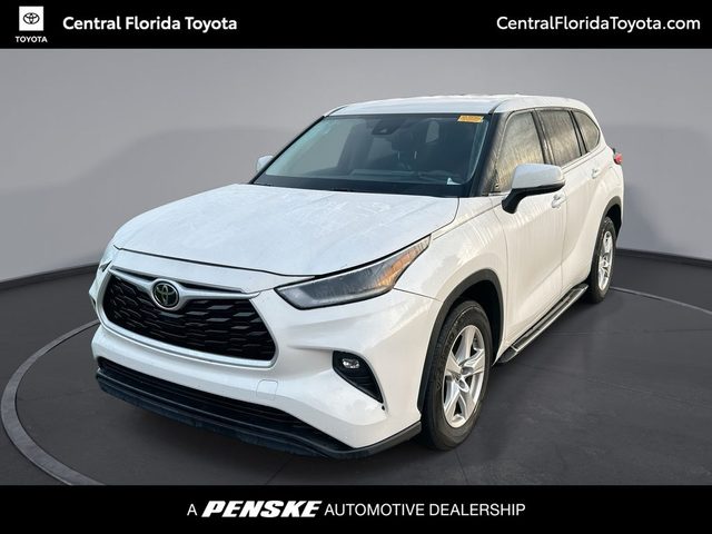 2021 Toyota Highlander LE FWD photo