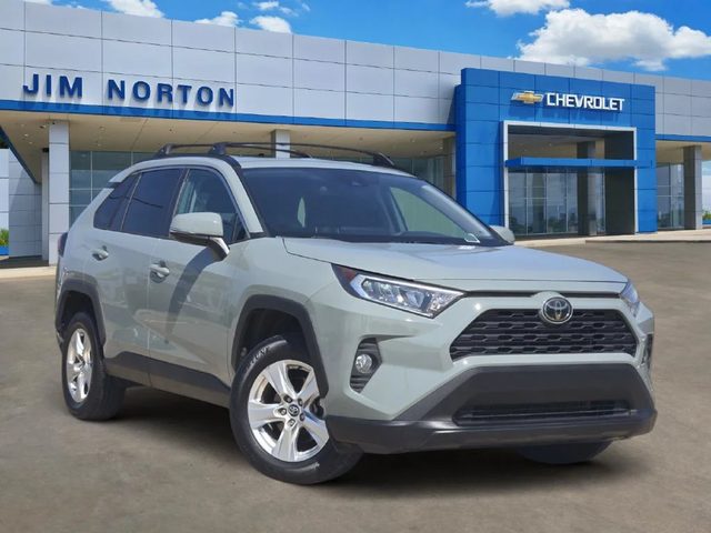 2020 Toyota RAV4 XLE FWD photo