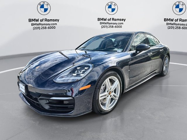 2021 Porsche Panamera RWD photo