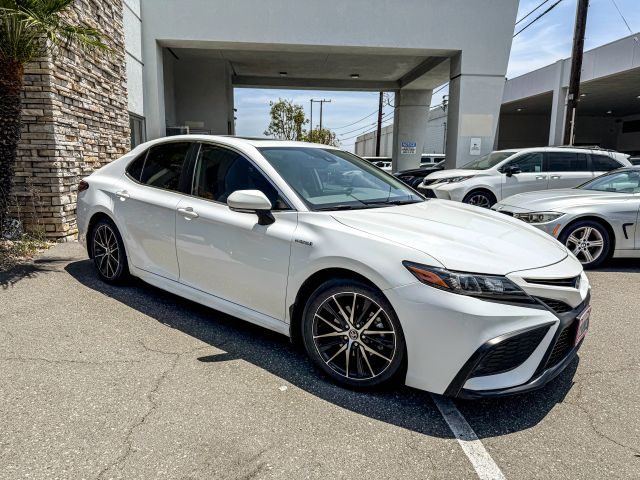2021 Toyota Camry Hybrid SE FWD photo