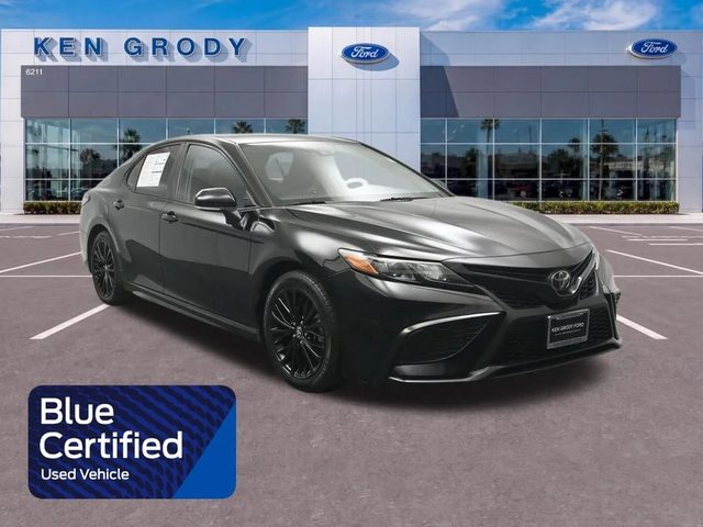 2021 Toyota Camry SE Nightshade FWD photo
