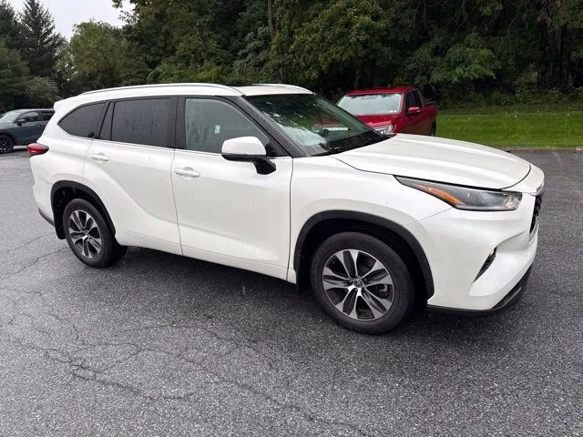 2021 Toyota Highlander XLE AWD photo