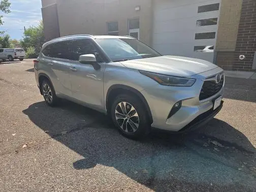 2021 Toyota Highlander XLE AWD photo