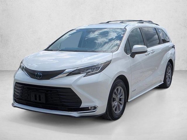 2021 Toyota Sienna XLE FWD photo