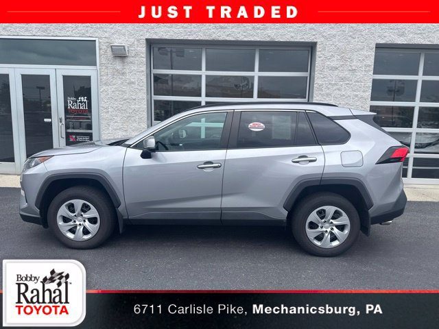 2021 Toyota RAV4 LE AWD photo
