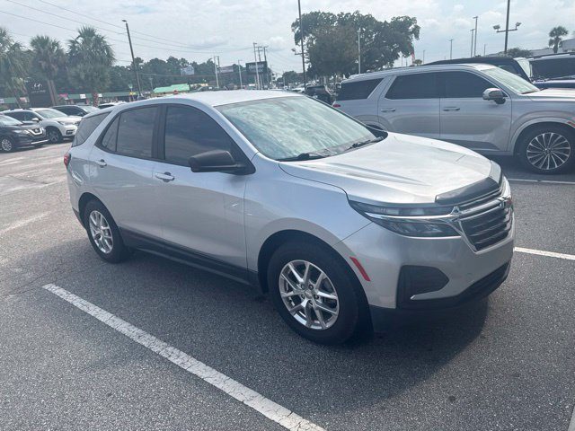 2022 Chevrolet Equinox LS FWD photo