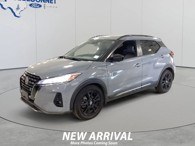 2021 Nissan Kicks SR FWD photo