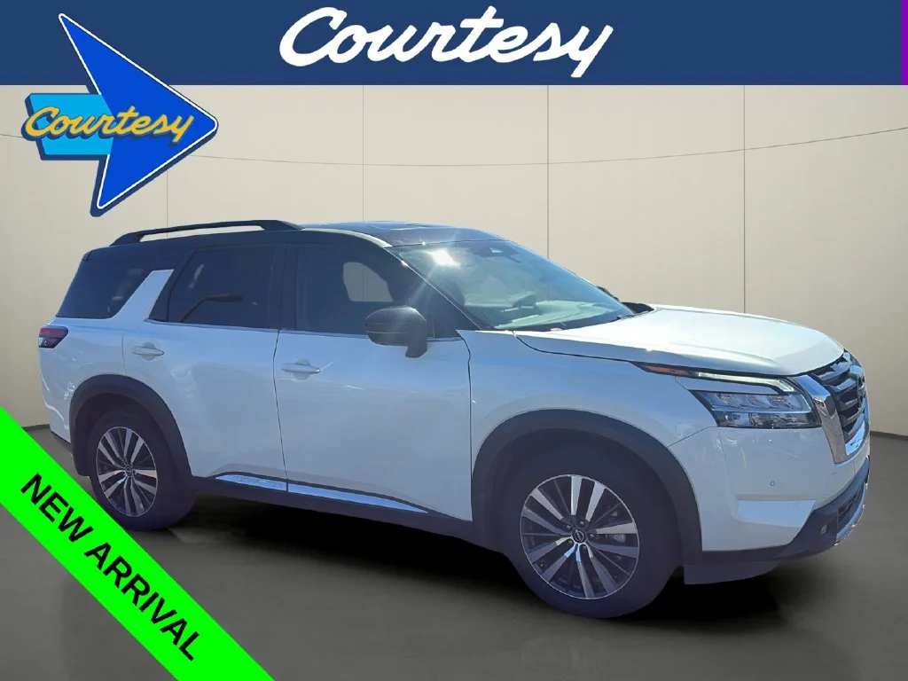 2022 Nissan Pathfinder Platinum FWD photo
