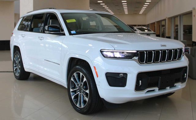 2021 Jeep Grand Cherokee L Overland 4WD photo