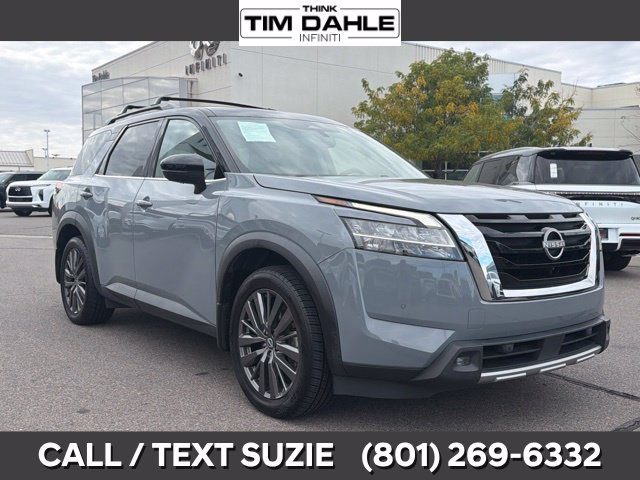 2022 Nissan Pathfinder SL 4WD photo