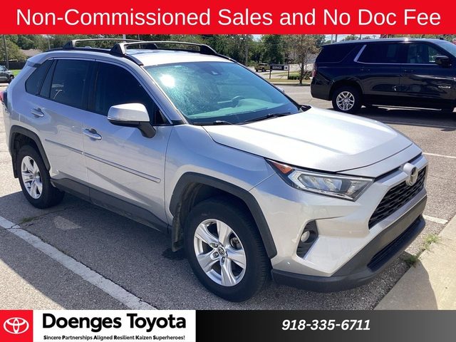 2021 Toyota RAV4 XLE AWD photo
