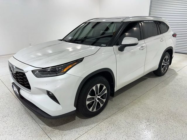 2021 Toyota Highlander XLE AWD photo