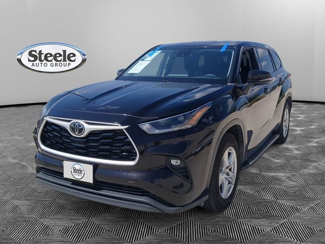 2021 Toyota Highlander LE FWD photo