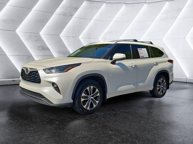 2021 Toyota Highlander XLE AWD photo