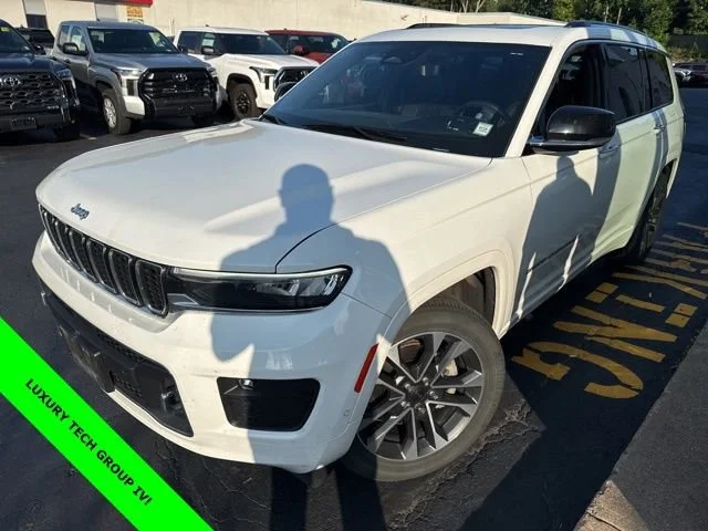 2021 Jeep Grand Cherokee L Overland 4WD photo