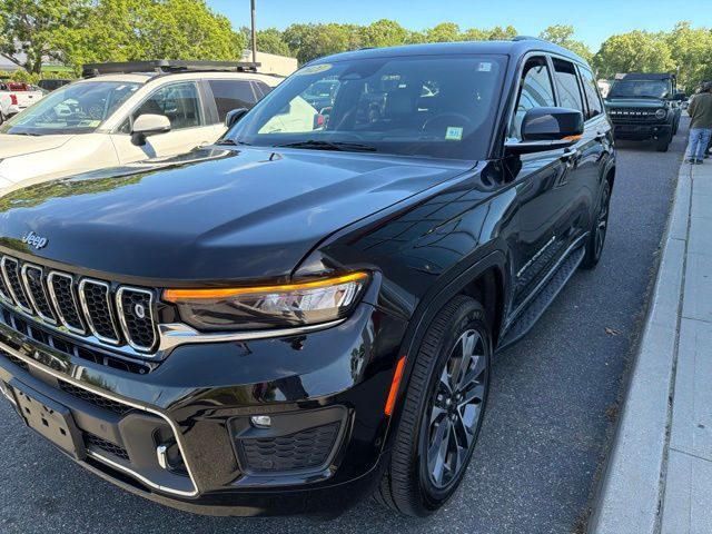 2021 Jeep Grand Cherokee L Overland 4WD photo
