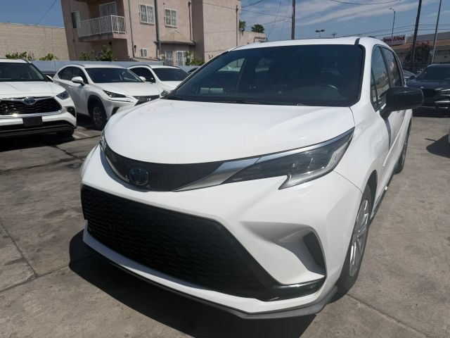 2021 Toyota Sienna XSE AWD photo