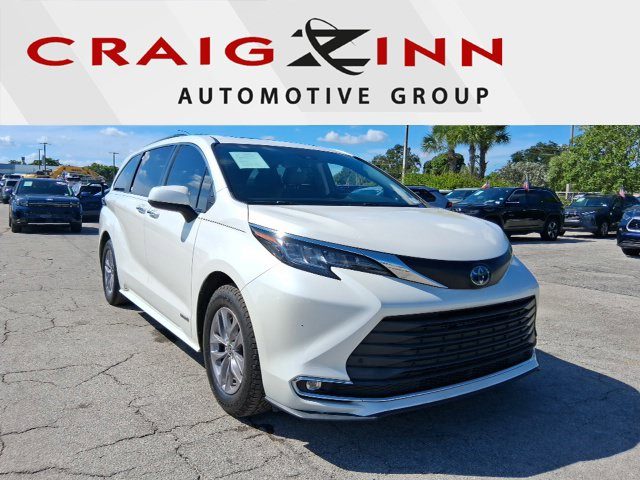 2021 Toyota Sienna XLE AWD photo
